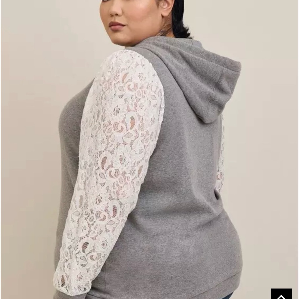 ✨NEW ✨Torrid Gray Long Sleeve Lace Hoodie Size 0X (12-14)
